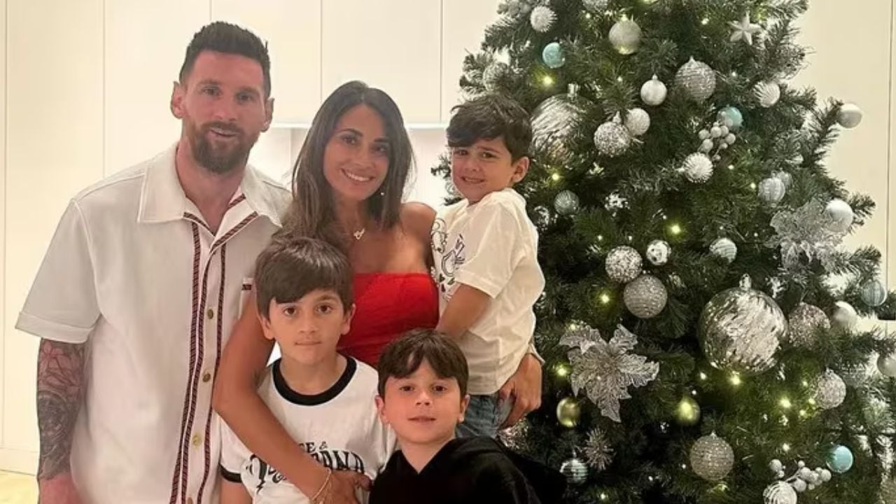 Lionel Messi celebrando la navidad junto a su familia
