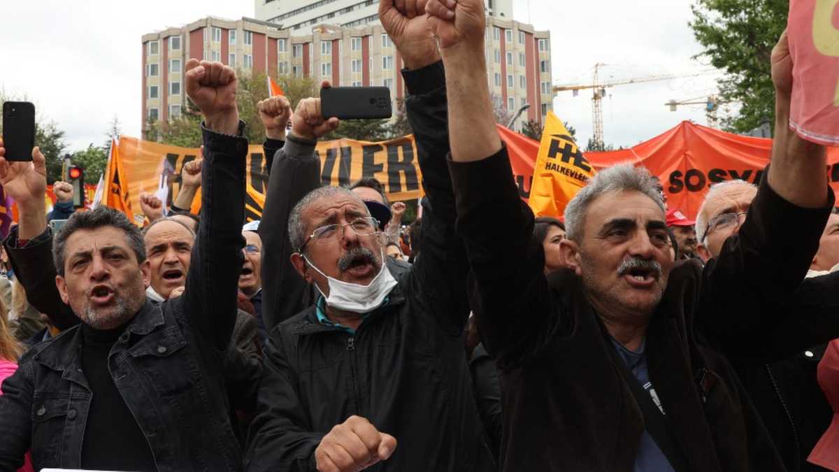 En Turquía varios ciudadanos salieron a protestar a las calles en este primero de mayo