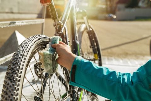 Los aficionados al ciclismo ahora tienen a su disposición un paso a paso detallado para la limpieza perfecta de sus bicicletas utilizando bicarbonato de sodio.