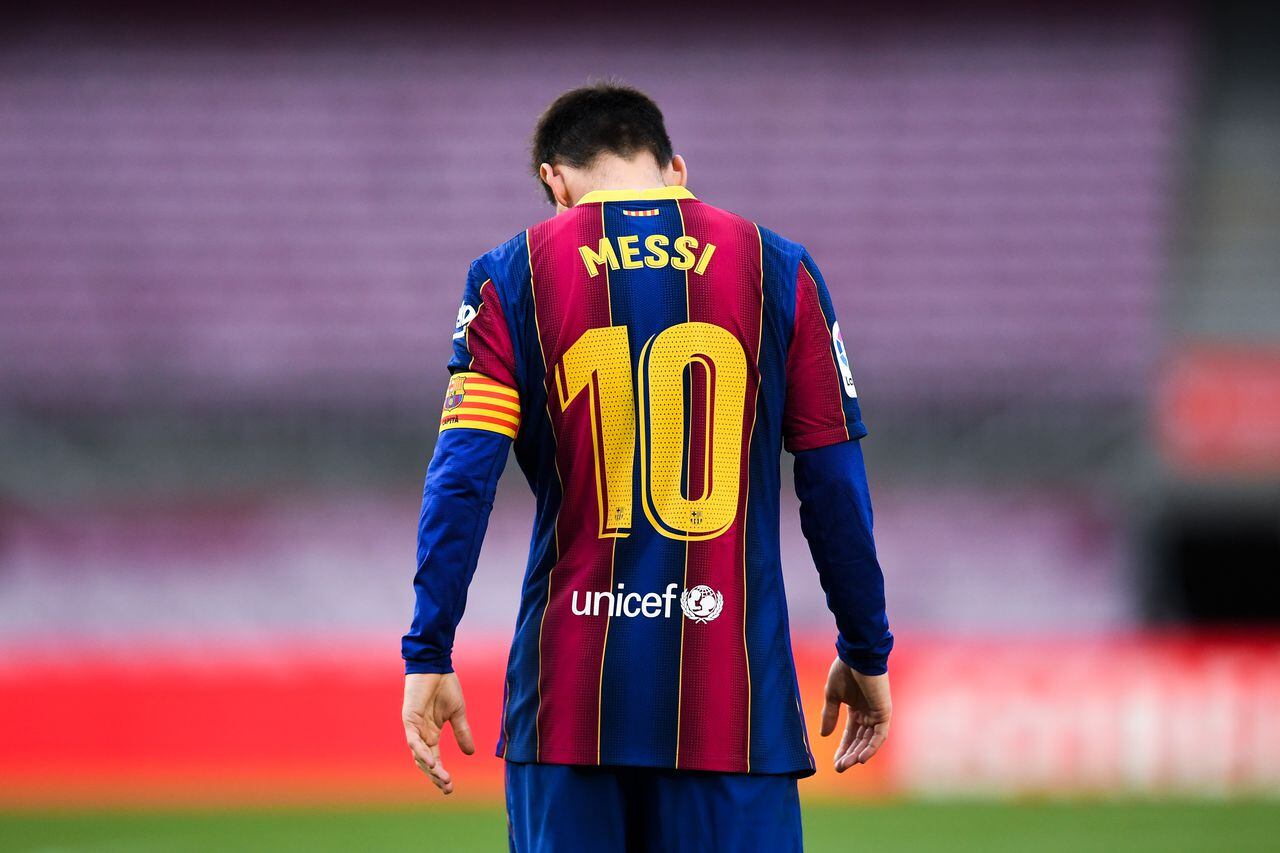 Lionel Messi del FC Barcelona muestra su desánimo durante el partido de La Liga Santander entre el FC Barcelona y el RC Celta en el Camp Nou el 16 de mayo de 2021 en Barcelona, ​​España.