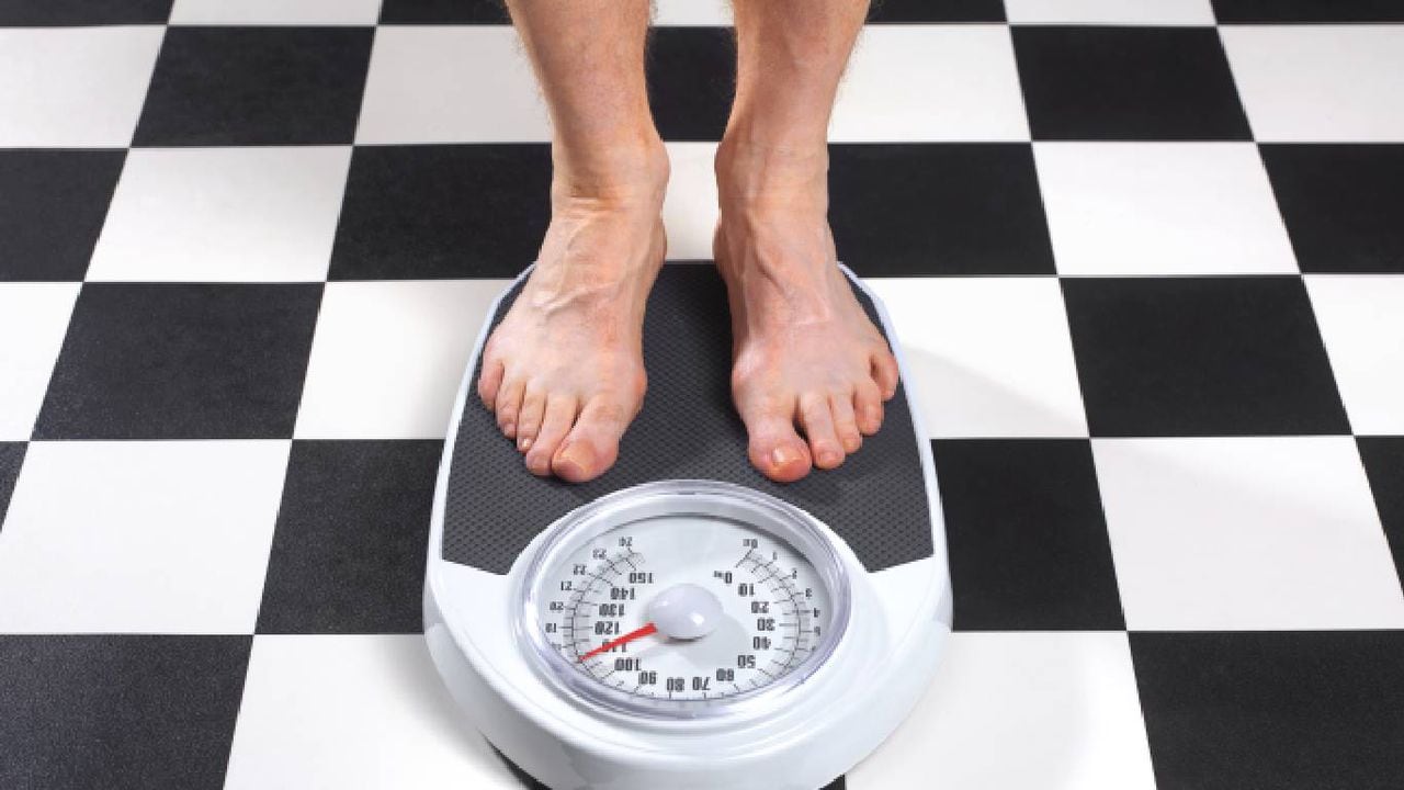 Ejercicio, alimentación y hábitos saludables ayudan a bajar de peso luego de los 50 años. Foto: Getty Images.