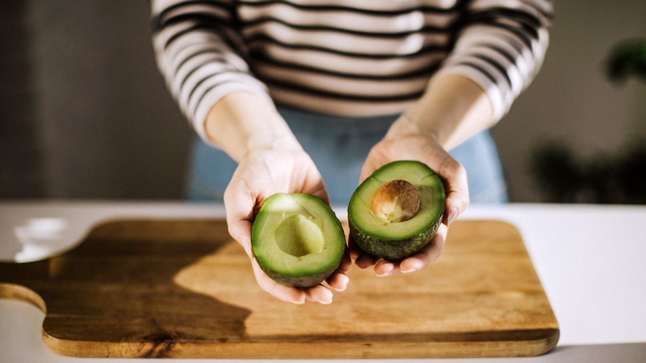 El aguacate se ha convertido en el ingrediente estrella de decenas de recetas.