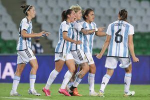 Selección Agentina de fútbol femenino derrota a Perú en su segunda salida en la Copa América femenina.