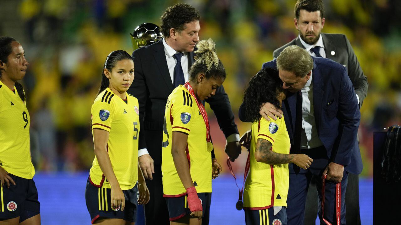 Colombia's players line up to receive the second place medal during the award ceremony of the women's Copa America soccer tournament in Bucaramanga, Colombia , Saturday, July 30, 2022. Colombia lost to Brazil 0-1. (AP/Fernando Vergara)