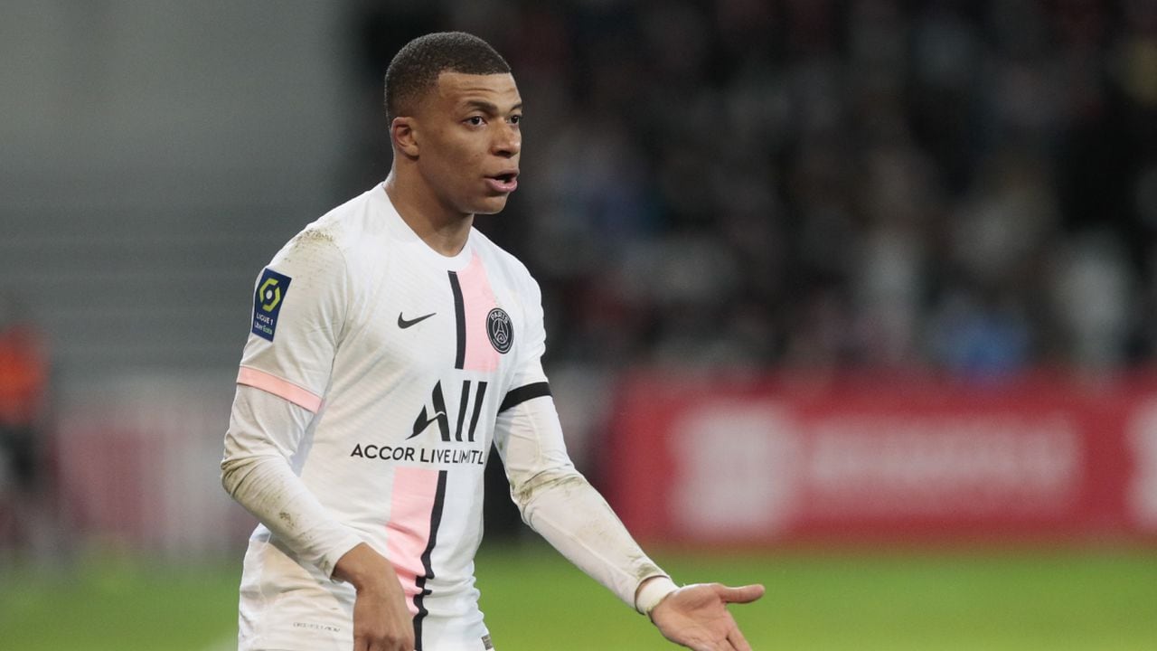 PSG's Kylian Mbappe gestures during the French League One soccer match between Lille and Paris Saint Germain at Pierre Mauroy stadium in Villeneuve d'Ascq in Lille, France, Sunday, Feb. 6, 2022. (AP/Michel Spingler)