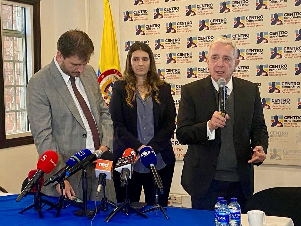 Rueda de prensa del expresidente Álvaro Uribe.
