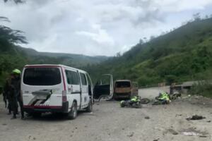 Ataque a caravana del Ejército y la Policía, deja dos lesionados.