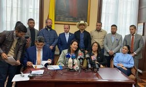 Paola Holguín, junto con congresistas de la oposición, radican proyecto de ley para garantizar nuevos contratos de exploración petrolera.