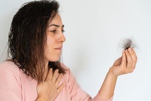 La pérdida de cabello puede ser causada por algunas enfermedades.