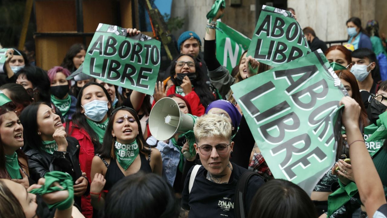 Manifestaciones en pro y contra del Aborto, frente a la Corte