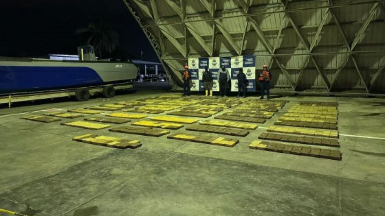 Armada incauta más de una tonelada de coca en operación en el Pacífico; unos $37 millones de dólares dejaron de ingresar al narcotráfico