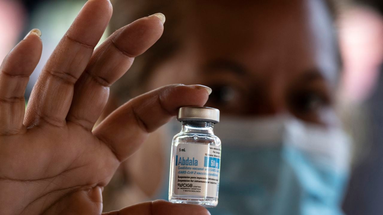 Entre las vacunas candidatas la más avanzada es Abdala, que tiene una eficacia del 92,28 por ciento contra el riesgo de contraer covid