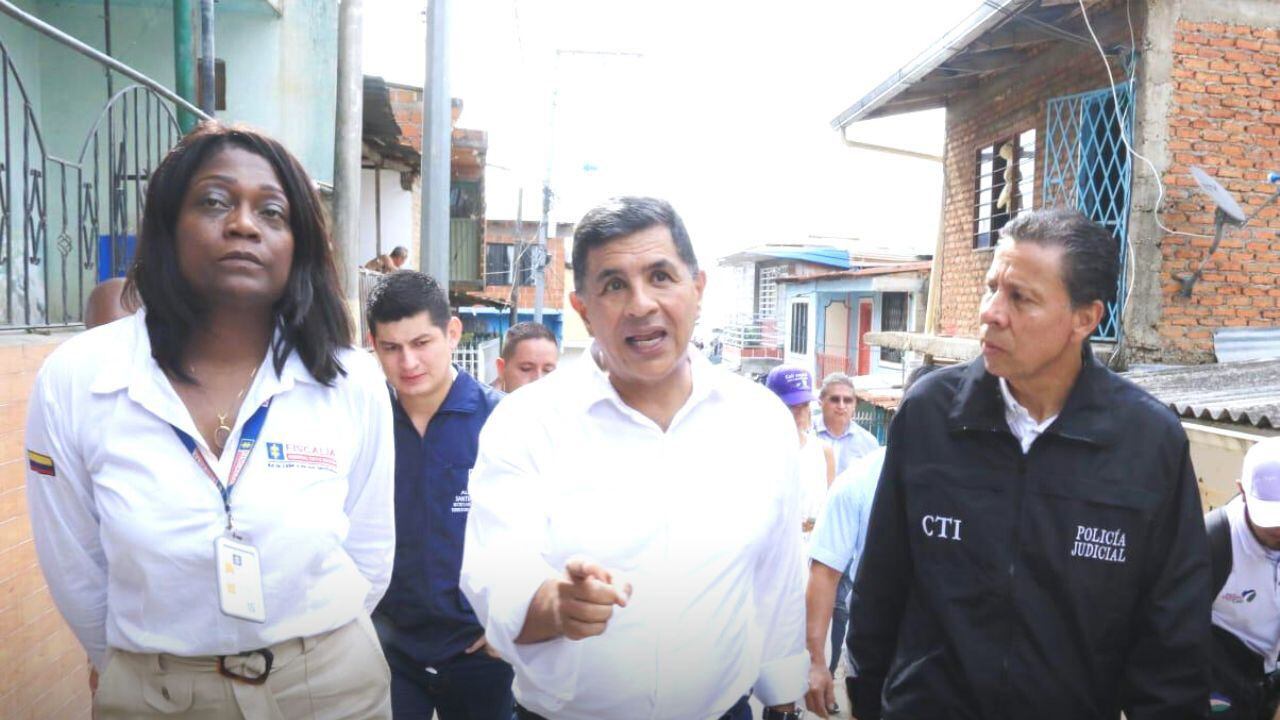 Alcalde de Cali, Jorge Iván Ospina, en el lugar de la masacre en Siloé, comuna 20.