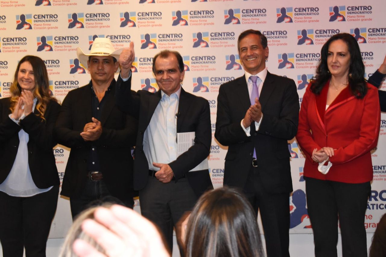 Oscar Iván Zuluaga ganador de la consulta del partido Centro Democrático