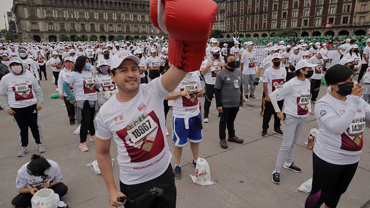 Ciudad de México obtuvo el récord Guinness a la clase de boxeo más grande del mundo, tras reunir a más de 14.000 personas en el Zócalo.