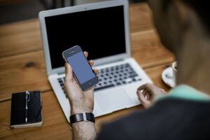 El teletrabajo se ha vuelto clave en plena pandemia, pero se deben respetar los límites.