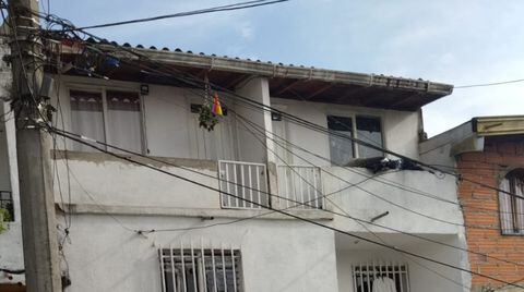 En esta vivienda hallaron el cadáver de un miembro de la comunidad Lgbti en Medellín.
