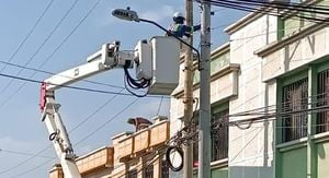 Se trata de inversión en nuevas redes eléctricas en los barrios La Esmeralda y Campo Alegre.