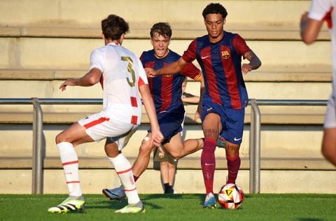 Joao Mendes de Assis Moreira, son of Ronaldinho Gaucho, playing with the FC Barcelona youth team in a match against SD Huesca, in Barcelona, on 08th october 2023. (Photo by Noelia Deniz/Urbanandsport /NurPhoto via Getty Images)
