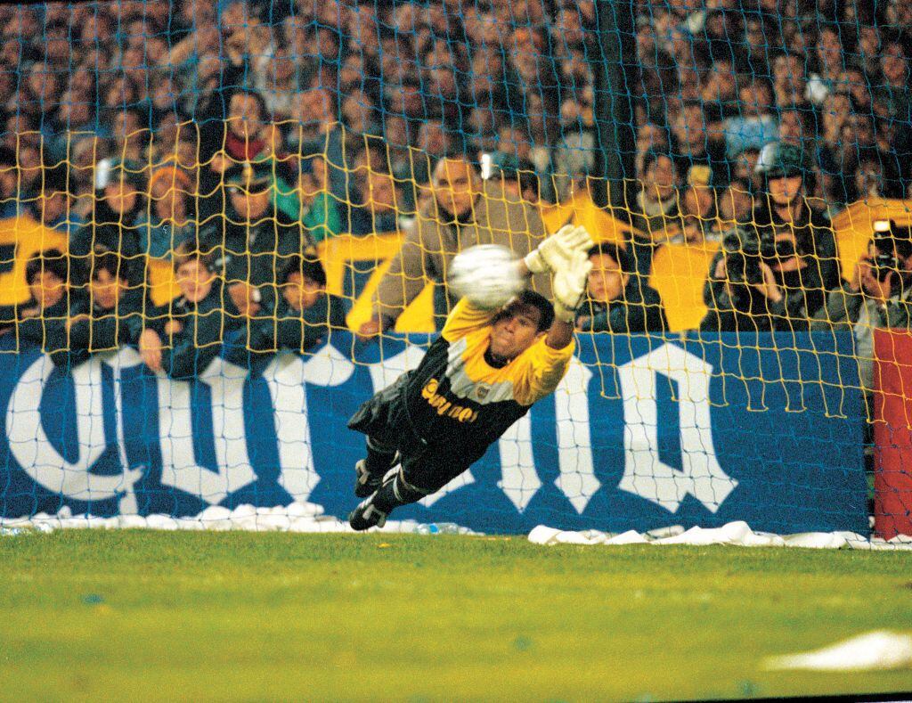 BUENOS AIRES, ARGENTINA - JUNE 28: Oscar Cordoba goalkeeper of Boca Juniors saves a penalty in the shootout during the second leg final match between Boca Juniors and Cruz Azul as part of Copa Libertadores 2001 at Alberto J. Armando Stadium on June 28, 2001 in Buenos Aires, Argentina. (Photo by El Grafico/Getty Images)