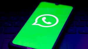 BRAZIL - 2021/10/05: In this photo illustration the WhatsApp logo seen displayed on a smartphone. (Photo Illustration by Rafael Henrique/SOPA Images/LightRocket via Getty Images)