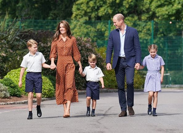 El príncipe Jorge, la princesa Carlota y el príncipe Luis, acompañados de sus padres.
