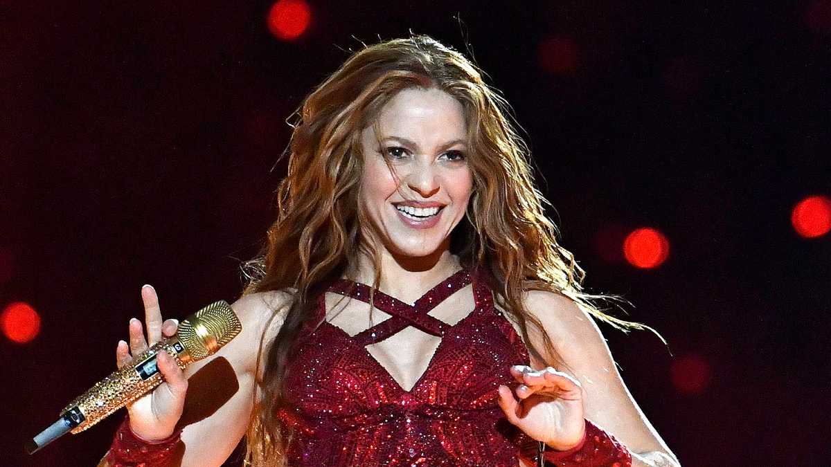 Shakira fue premiada por la academia británica