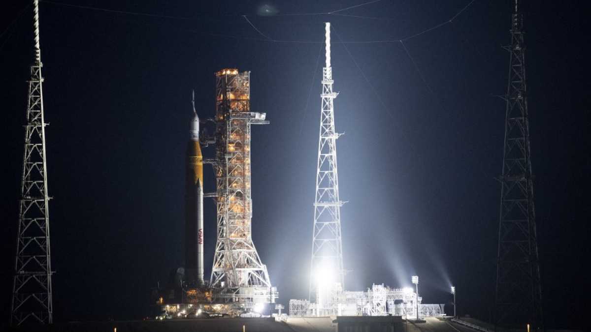 El cohete ya está instalado en plataforma para despegar en 12 días