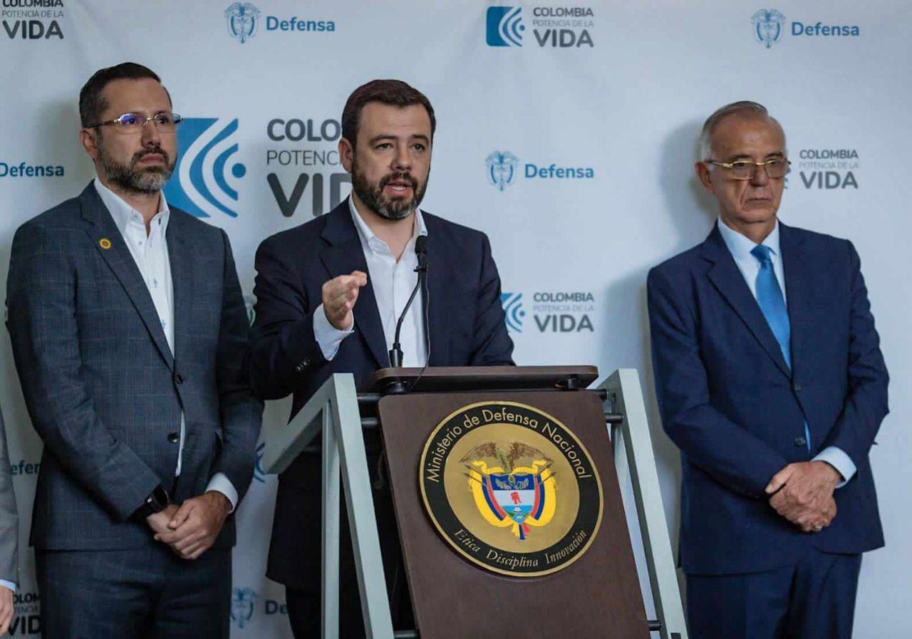 Alcalde de Bogotá, Carlos Fernando Galán, entregó unas declaraciones al término de un encuentro con el ministro de Defensa, Iván Velásquez.