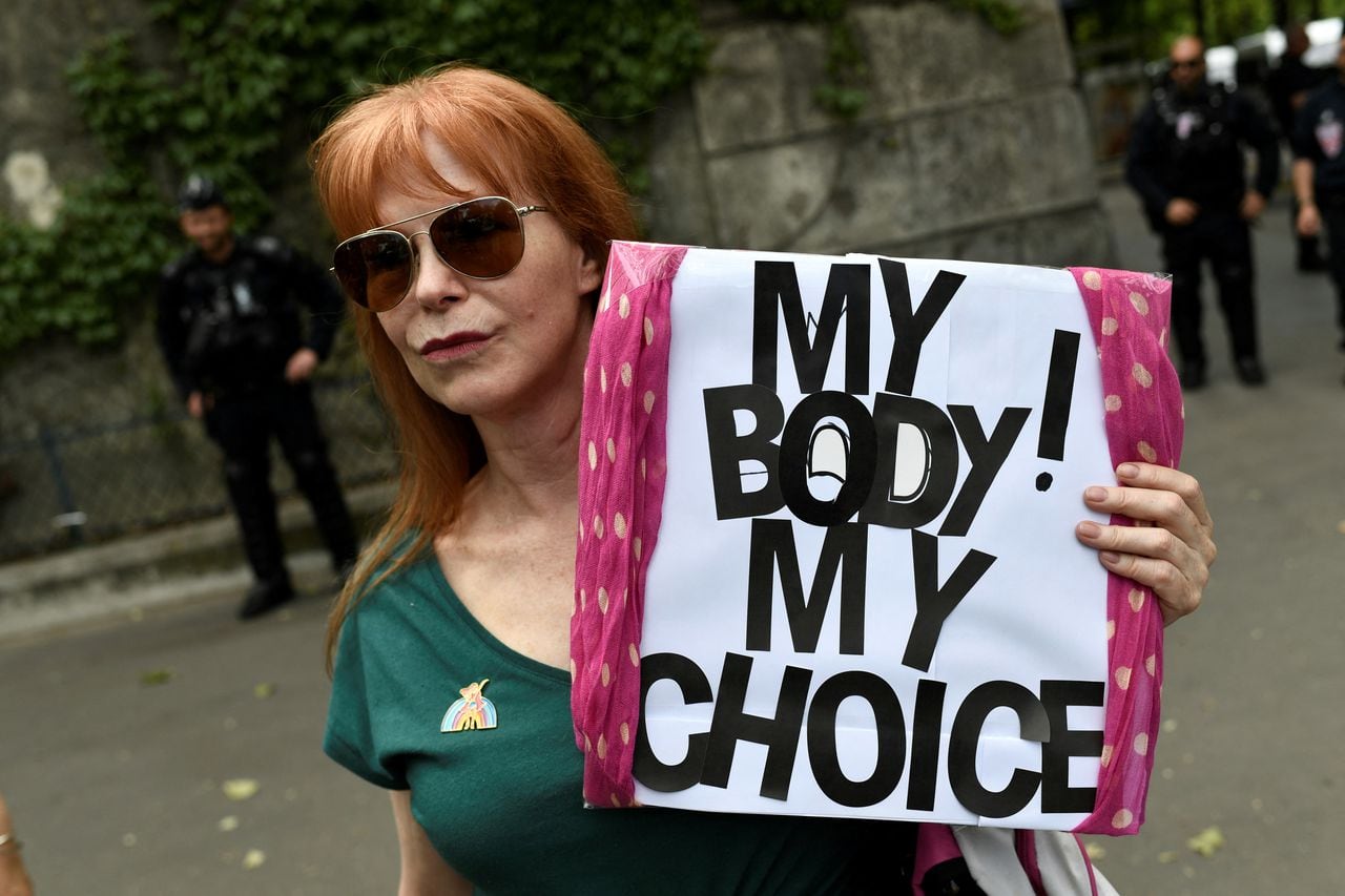 Miles de activistas tomaron las calles de los Estados Unidos este 15 de mayo en reacción a un proyecto de opinión filtrado que muestra que la mayoría conservadora de la Corte Suprema está preparada anular el Roe vs. Wade, un fallo histórico de 1973 que garantizaba el acceso al aborto en todo el país.