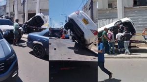 Carro volcado en Centro de Cartagena