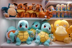 La delegación de Japón le regaló un Pokémon (Photo by Chen Yuyu/VCG via Getty Images)
