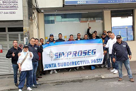 Integrantes del Sindicato Nacional de Profesionales de la Seguridad protestan por sus condiciones de explotación en Nariño.