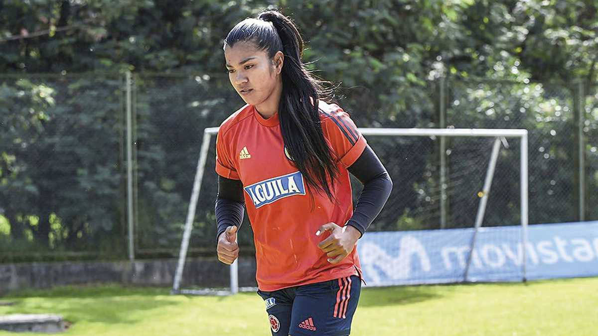 Daniela Arias es una futbolista colombiana. Juega en la posición de defensa de la selección nacional de fútbol colombiano y en el equipo Club Pachuca.