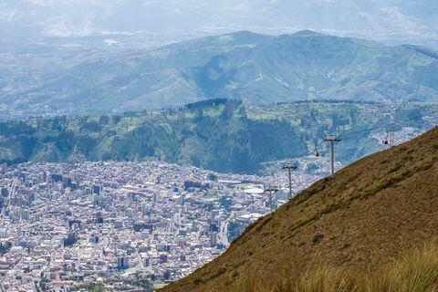 Una vista de Quito y sus sistema de transporte aéreo no tripulado