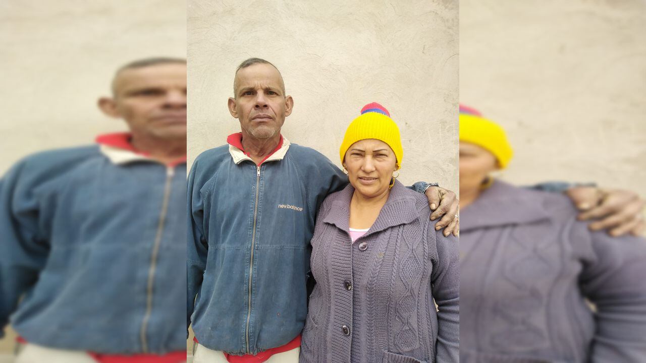 Leonard Cahuao, sobreviviente a intoxicación con metanol, y su esposa Jazmine Artega