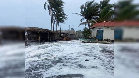 Huracán Hilary se intensificó rumbo a la costa del Pacífico de México.