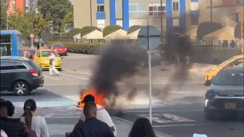 La moto fue incinerada en el barrio Salitre en Bogotá.