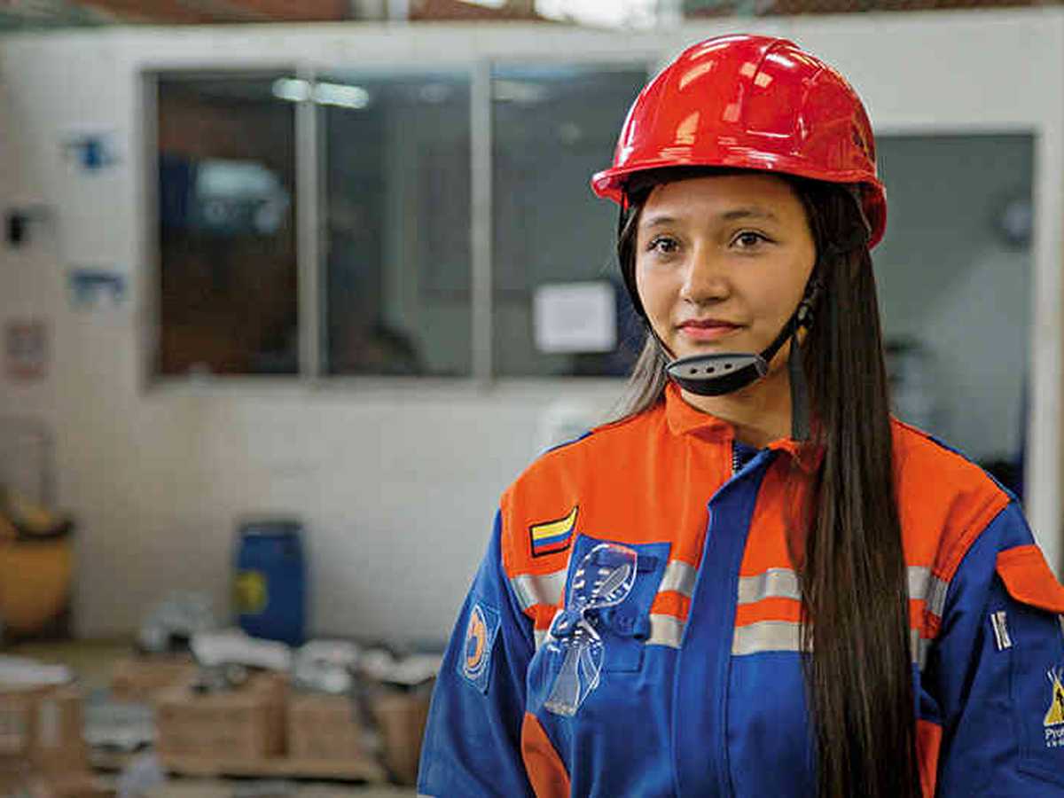 Cada vez hay más mujeres interesadas en trabajar en el sector de la energía. Enel-Codensa ha pasado del 1 al 38 por ciento de mujeres en sus programas de capacitación.