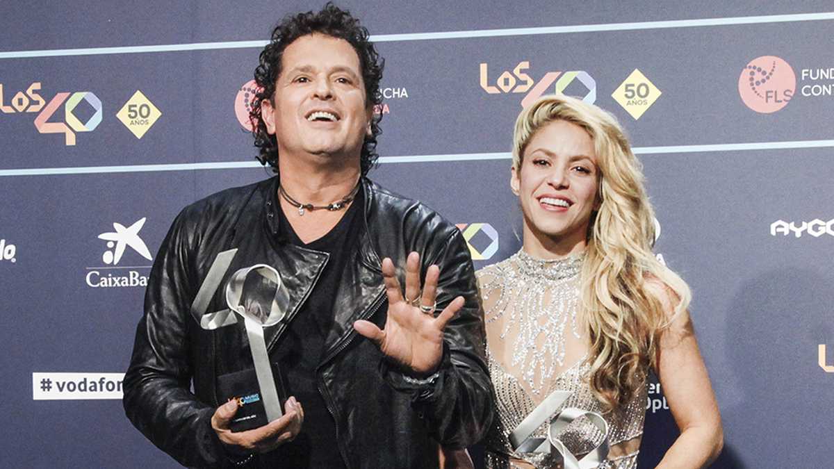 Carlos Vives y su amiga, la cantante Shakira