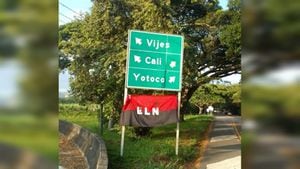 Uno de los panfletos fue visto en la intersección que conduce a los municipios de Vijes, Cali y Yotoco.