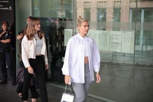 Las jugadoras de la selección Alexia Putellas e Irene Paredes a su llegada para declarar vía telemática en la Ciutat de la Justícia.