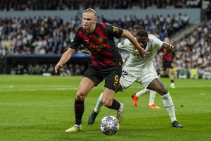Manchester City's Erling Haaland, left, duels for the ball with Real Madrid's Antonio Rudiger during the Champions League semifinal first leg soccer match between Real Madrid and Manchester City at the Santiago Bernabeu stadium in Madrid, Spain, Tuesday, May 9, 2023. (AP Photo/Jose Breton)