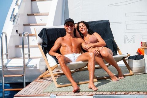 CR7 y Georgina acostumbran a disfrutar de sus vacaciones en el yate. Foto: Instagram @georginagio