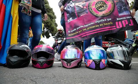 Motociclistas protestan en la capital debido a que la Alcaldía de Bogotá expidió el Decreto 270 de 2022, por medio del cual extiende la restricción del parrillero hombre en la ciudad hasta el próximo 31 de diciembre.
Julio 7 del 2022
Foto Guillermo Torres Reina / Semana