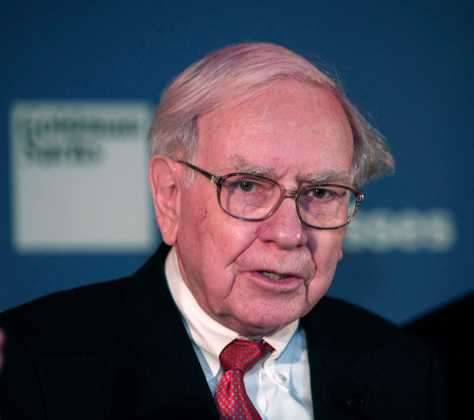 Warren Buffett, presidente y director ejecutivo de Berkshire Hathaway y copresidente del programa Goldman Sachs 10,000 Small Businesses.