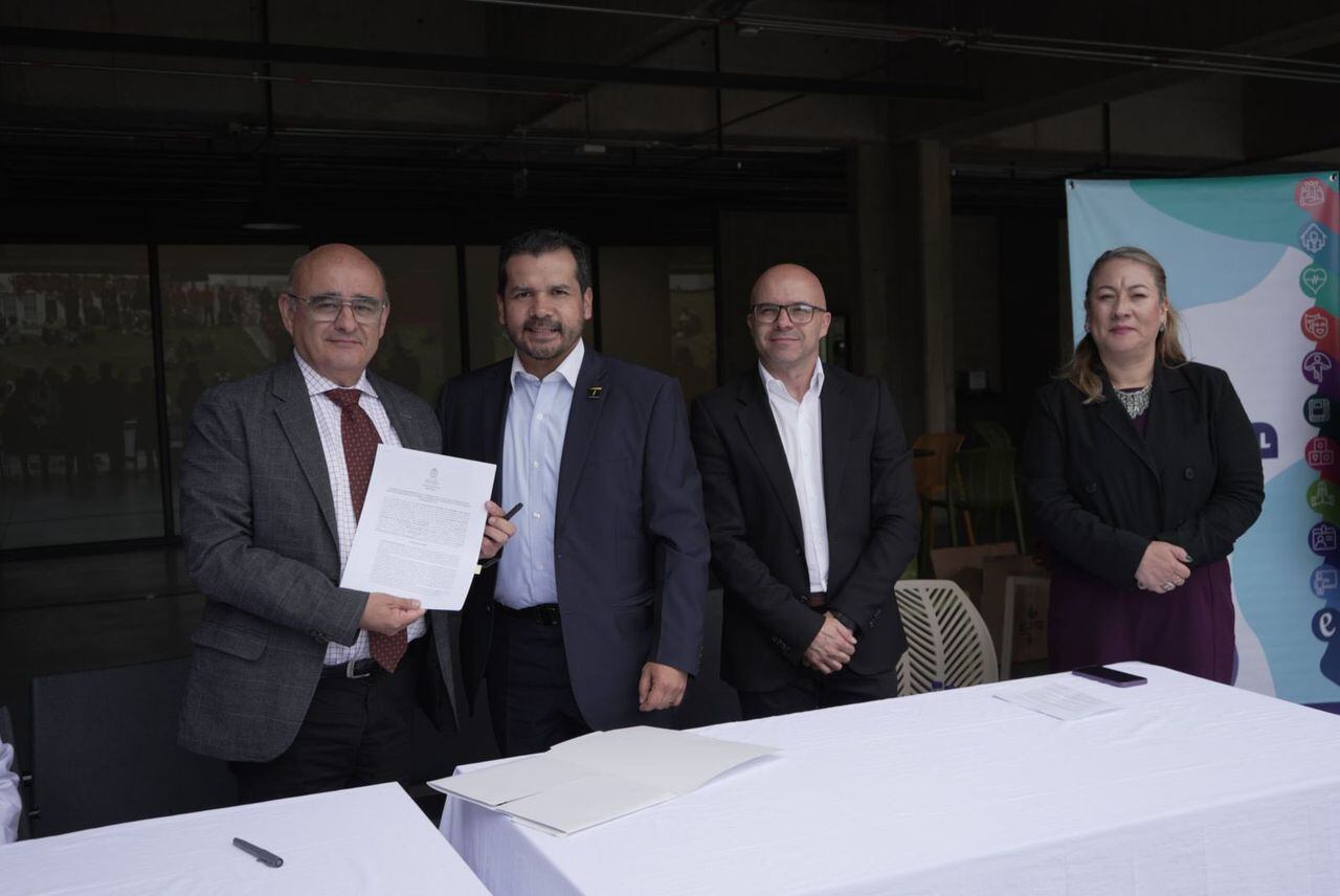 Firma del convenio entre TransMilenio y la Universidad Nacional