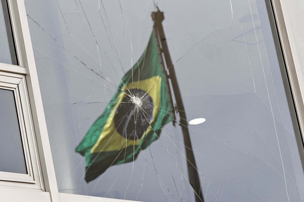 En imágenes : Destrucción tras ataque a instituciones estatales de Brasil