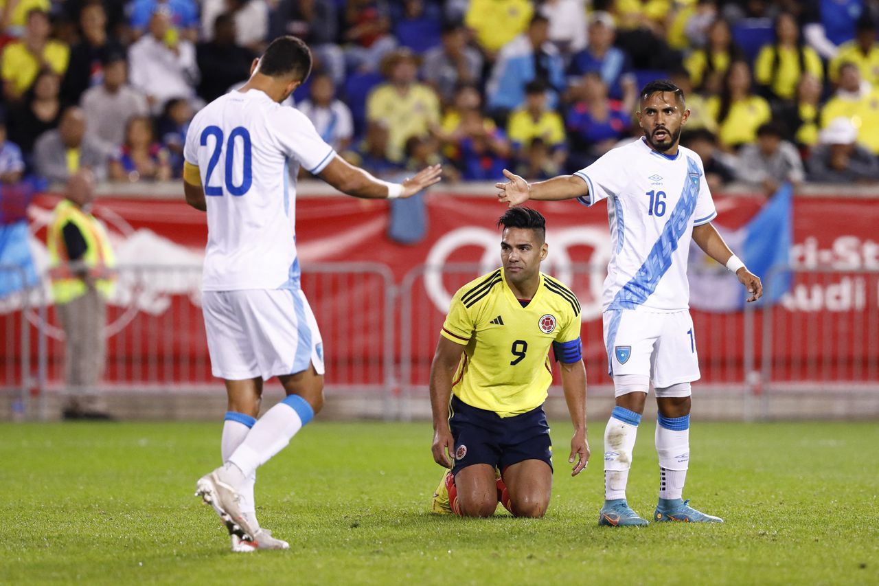 Colombia�s Radamel Falcao (C) laments in between Guatemala�s players Gerardo Gordillo (L) and Jose Morales (R) during the international friendly football match between Colombia and Guatemala at Red Bull Arena in Harrison, New Jersey, on September 24, 2022. (Photo by Andres Kudacki / AFP)
