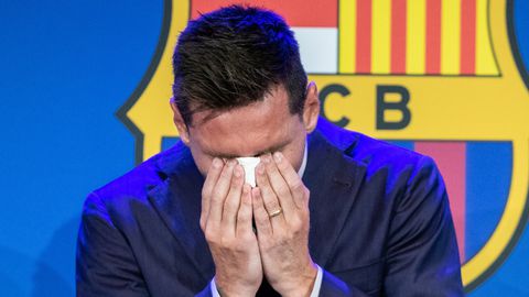 Messi llorando tras su salida del Barcelona en 2021.